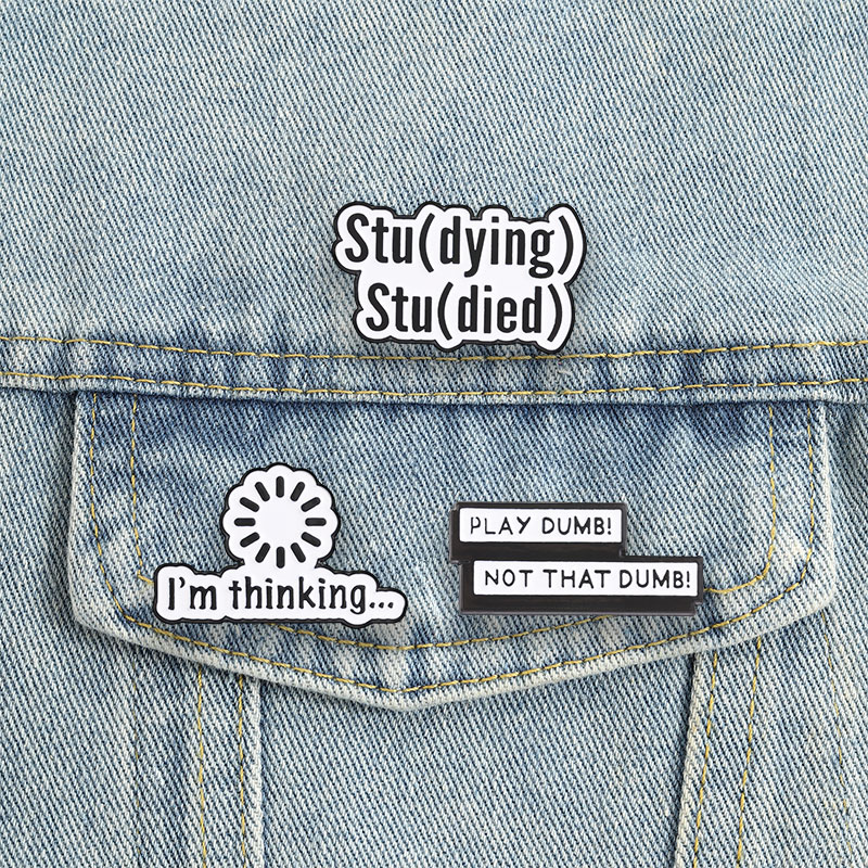 Student Sarcastic Quotes Ename - Embroidery Letter M recensione e prezzo