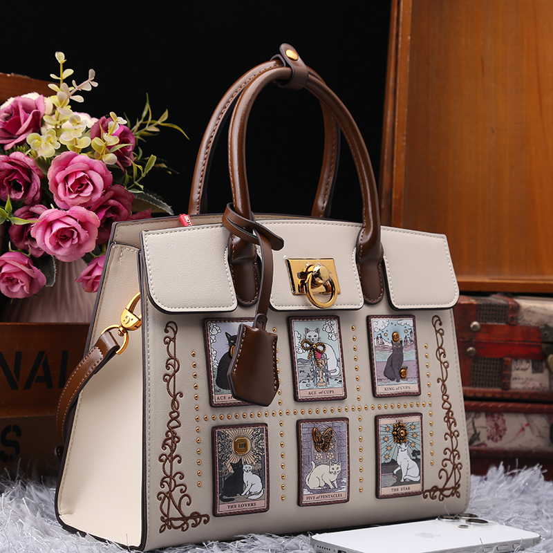 2025 High Luxury and Vintage C - Embroidery Cat recensione e prezzo