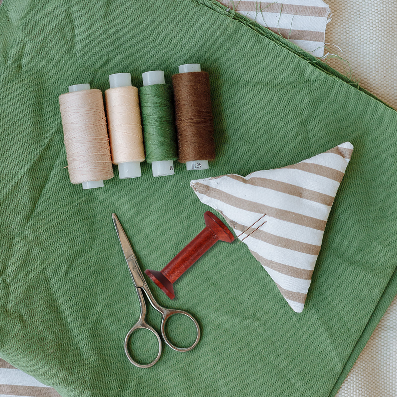 6Pcs Wooden Empty Spools for C - Embroidery Thread recensione e prezzo