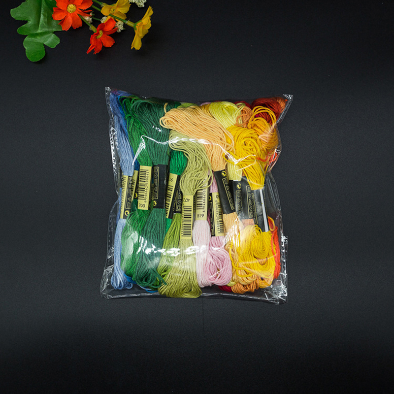 C 24/100/50 Multicolor Cross   - Embroidery Handicraft recensione e prezzo